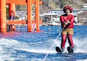 【神奈川✴︎箱根神社✴︎開運スポット】水上スキーで鬼が逃げ回る珍しい節分祭！